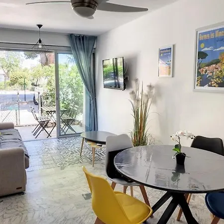 T2 Renove, Climatise Au Coeur De La Faviere Avec Parking Et Terrasse/jardinet Exposes Sud-est. - Fr-1-610-87 * Bormes-les-Mimosas