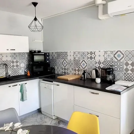 Apartment T2 Renove, Climatise Au Coeur De La Faviere Avec Parking Et Terrasse/jardinet Exposes Sud-est. - Fr-1-610-87 Bormes-les-Mimosas