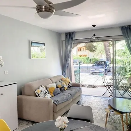 T2 Renove, Climatise Au Coeur De La Faviere Avec Parking Et Terrasse/jardinet Exposes Sud-est. - Fr-1-610-87 Apartment